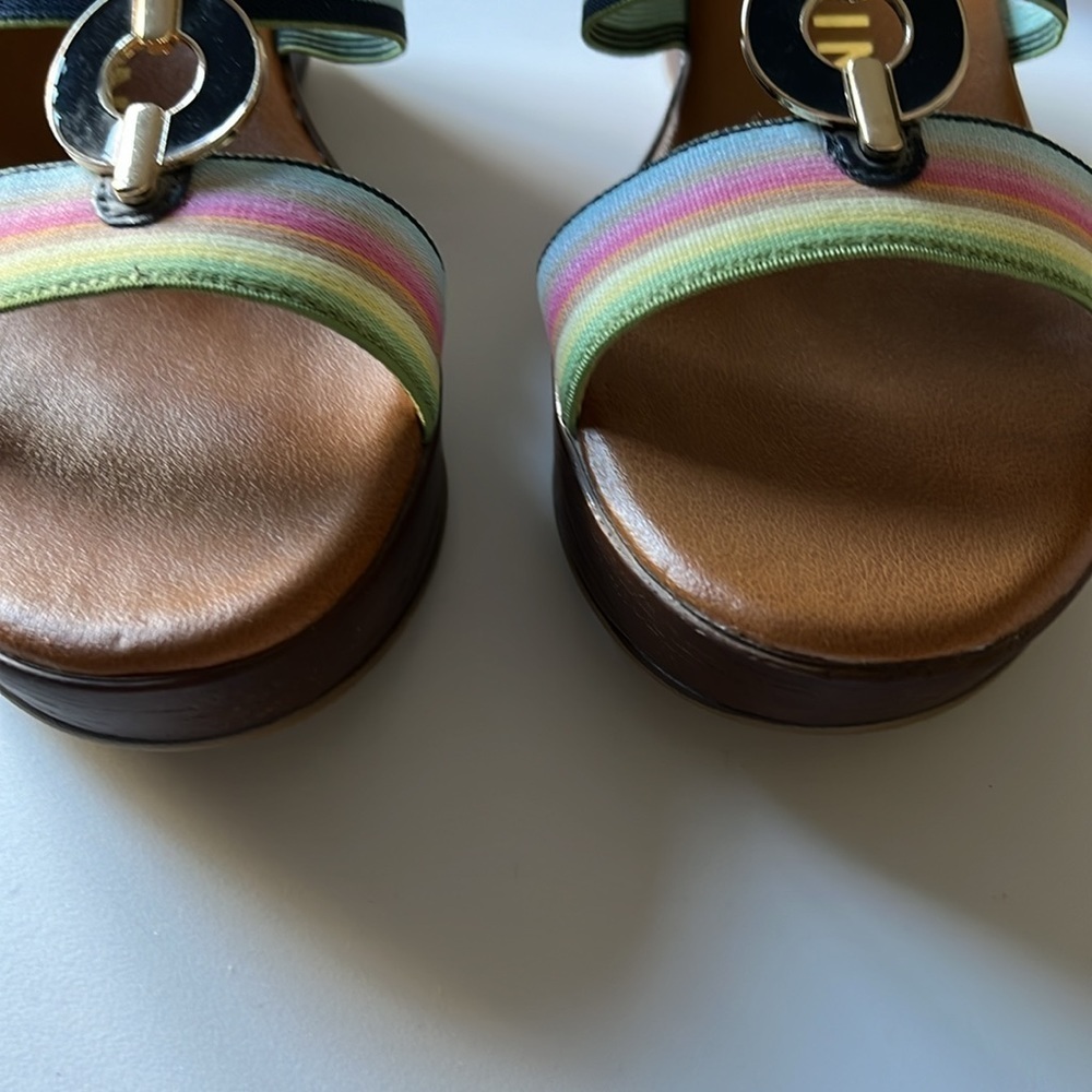 Anne Klein Hayda platform 2.5 inch wedged open toed sandals. Size 6. Look new. - Picture 7 of 8